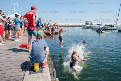 Sopot. 12. Charytatywny skok z molo do morza dla Moniki...