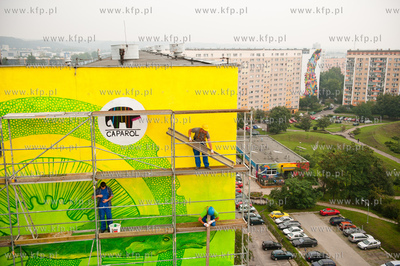 Gdansk. Zaspa. Pilotow 10. Demontaz rusztowania i odsloniecie...