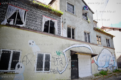 Gdansk Oliwa. Niszczejacy budynek po dawnej piekarni...