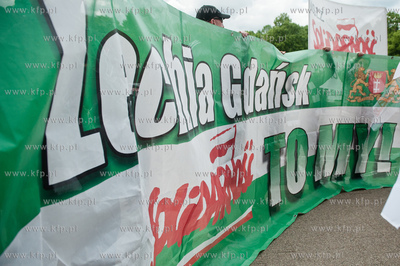 Gdansk. Manifestacja przed Urzedem Marszalkowskim zorganizowana...