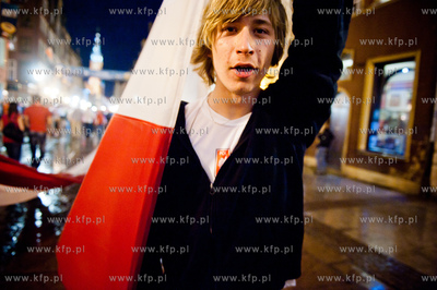 Gdansk. Dlugi Targ. Sympatycy Polskiej reprezentacji...