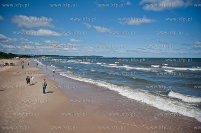 Gdansk. Czerwona flaga wywieszona na plazy w Jelitkowie...