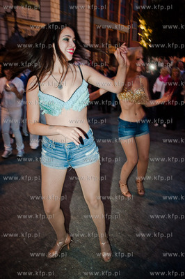 Gdansk. Dlugi Targ. Sama Street Shows oraz Flash Mob...