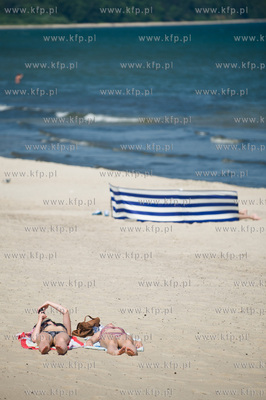 Sloneczny i upalny dzien na plazy w Sopocie.
23.05.2014
fot....