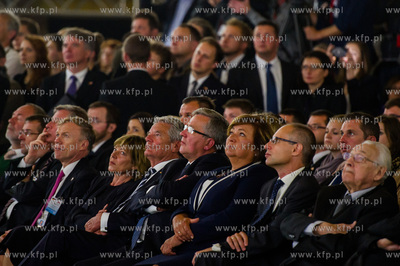 Gdansk. Byly zbiornik gazowy na terenie Polskiej Spolki...