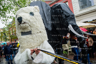 Sopocka Majowka. Parada Zwierzat - Krol Lew i jego...
