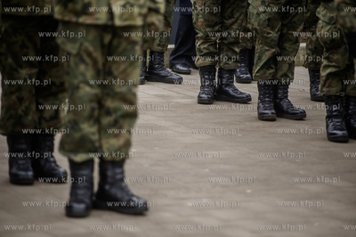 Gdynia. Nabrzeże Pomorskie. Uroczysta przysięga wojskowa...