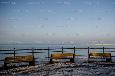 Gdańsk.  Scieżka prowadząca do falochronu Zachodniego...