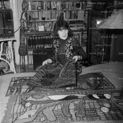 Natalia Piontek , artysta plastyk w swojej pracowni...