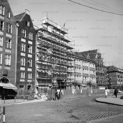 Remont kamienic przy Targu Drzewnym w Gdańsku.
04.1971
0000259z_kwiecien1971
Fot....