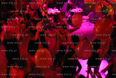 Zabawa sylwestrowa w klubie "Piekn, Mlodzi i Bogaci"...