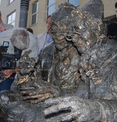 Plac Kaszubski w Gdyni. Odsloniecie rzezby " Para Kaszubow...