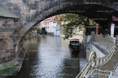 Praga (Czechy). Jedno z odnozy Weltawy
7.10.2007
Fot....