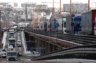 Gdynia. Nieoczekiwane opady sniegu, utrudnily zycie...