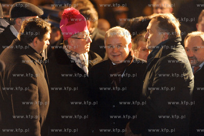 Pomnik Ofiar Grudnia 1970, Gdynia Stocznia. Obchody...