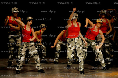 Gdynia. XVII Final WOSP. Gdynska licytacja fantow,...