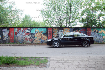 Murales - prace artysty Rafala Roskowinskiego na ulicy...