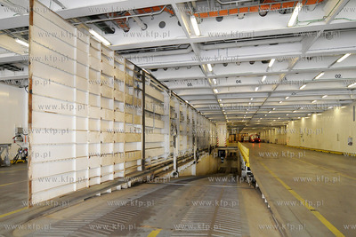 Gdynia. Do nabrzeza w Baltyckim Terminalu Kontenerowym...