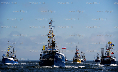 Morska Pielgrzymka Rybakow na lodziach na odpust sw....