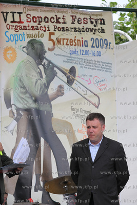 VII Sopocki Festyn Organizacji Pozarzadowych. Nz. Jacek...