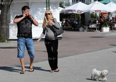 Sopot. Centrum Haffnera. Dariusz Michalczewski z zona...
