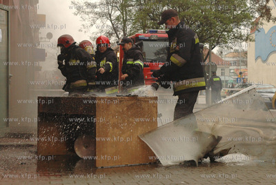 Elblag. Okolo godziny 10 w banku Millenium przy ul....