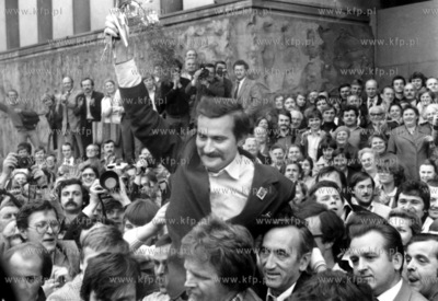 Po zlozeniu wniosku o rejestracje w Sadzie Wojewodzkim...