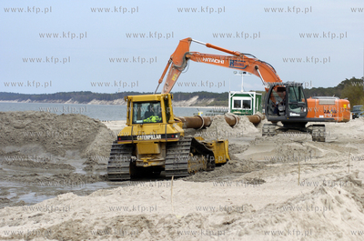 W Ustce rozpoczela sie odbudowa wschodniej plazy, tak...