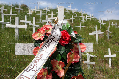 Swinoujscie. Ponad sto krzyz stanelo w nocy przy budowie...