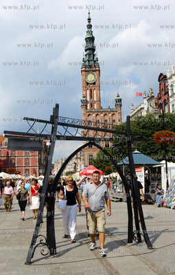 Gdansk. Dlugi Targ. Symboliczna brama Jarmarku sw....