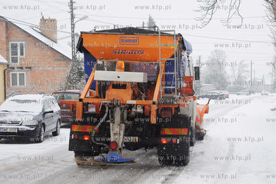 Rumi. Powrocila zima - plugo - piasakrka na ul. Koscielnej
14.01.2011
Fot....