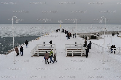 Sopot, molo. Zatoka Gdanska zamarzla ponad 1 km od...
