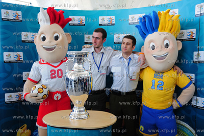 Gdansk. Przylot Pucharu EURO 2012 na gdanskie lotnisko...