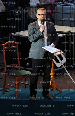 Gdynia. Final Festiwalu Orkiestr Wojskowych. Wsrod...