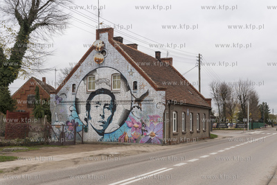 Starogard Gdański,Mural na ul. Lubichowskiej poświęcony...
