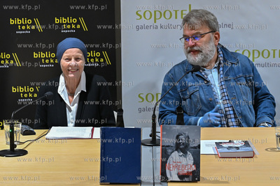 Biblioteka Sopocka. SOPOTEKA. Głośne czytanie fragmentów...