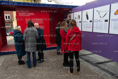 Wystawa #StolenMemory zrealizowana przez Arolsen Archives...