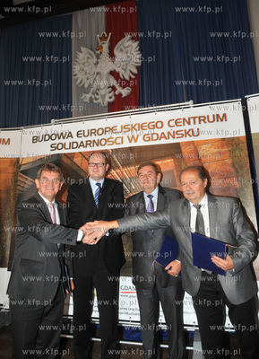 Uroczyste podpisanie umowy na budowe Europejskiego...