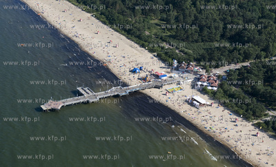 Gdansk Brzezno z lotu ptaka. Molo i plaza na granicy...