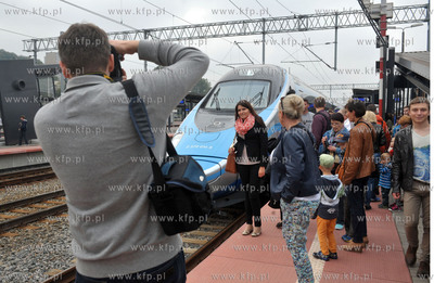 Stacja PKP Gdynia Glowna. Pokaz testowego pociagu pendolino....