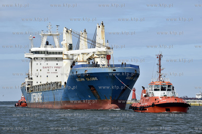 Gdańsk. Nowy Port.  Martwa Wisła. Kanał portowy...