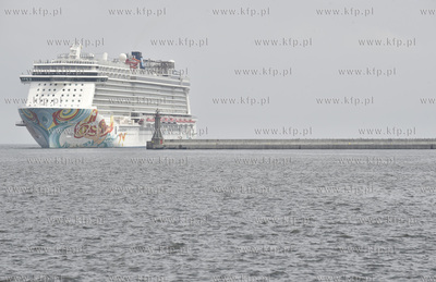 Zawinięcie statku wycieczkowego "Norwegian Getaway"...