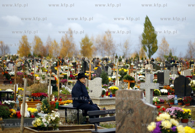 Gdansk. Swieto Zmarlych. Cmentarz lostowicki. 01.11.2008...