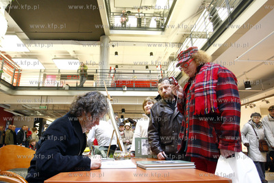 Gdansk. Centrum Handlowe Manhattan. Promocja albumu...
