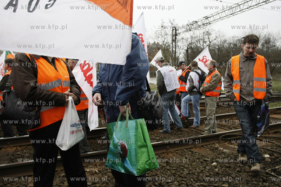 Gdansk. Dworzec Glowny. Protest kolejarzy, ktorzy domagaja...