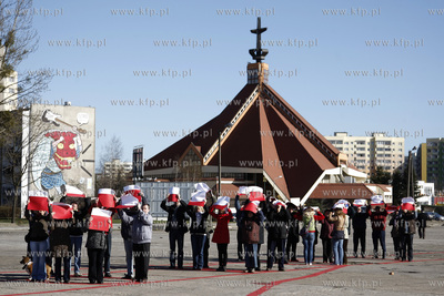 Gdansk Zaspa. 41 osob o godz. 8.41  na pasie startowym...