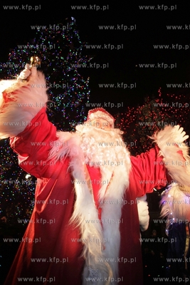 Swiety Mikolaj przybyl do Gdanska i na Dlugim Targu...