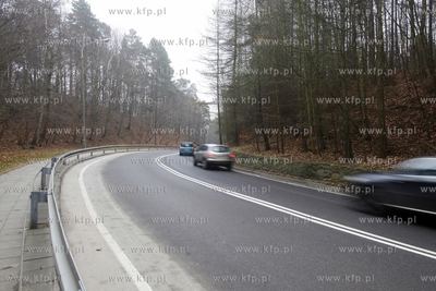 Niebezpieczny zakret przy ul. Malczewskiego w Sopocie.
30.12.2013
fot....