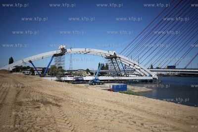 Gdańsk. Budowa mostu kolejowego na Martwej Wiśle.
03.07.2015
fot....