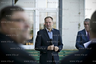 Przejazd pociągu na trasie Gdynia Główna - Brusy,...